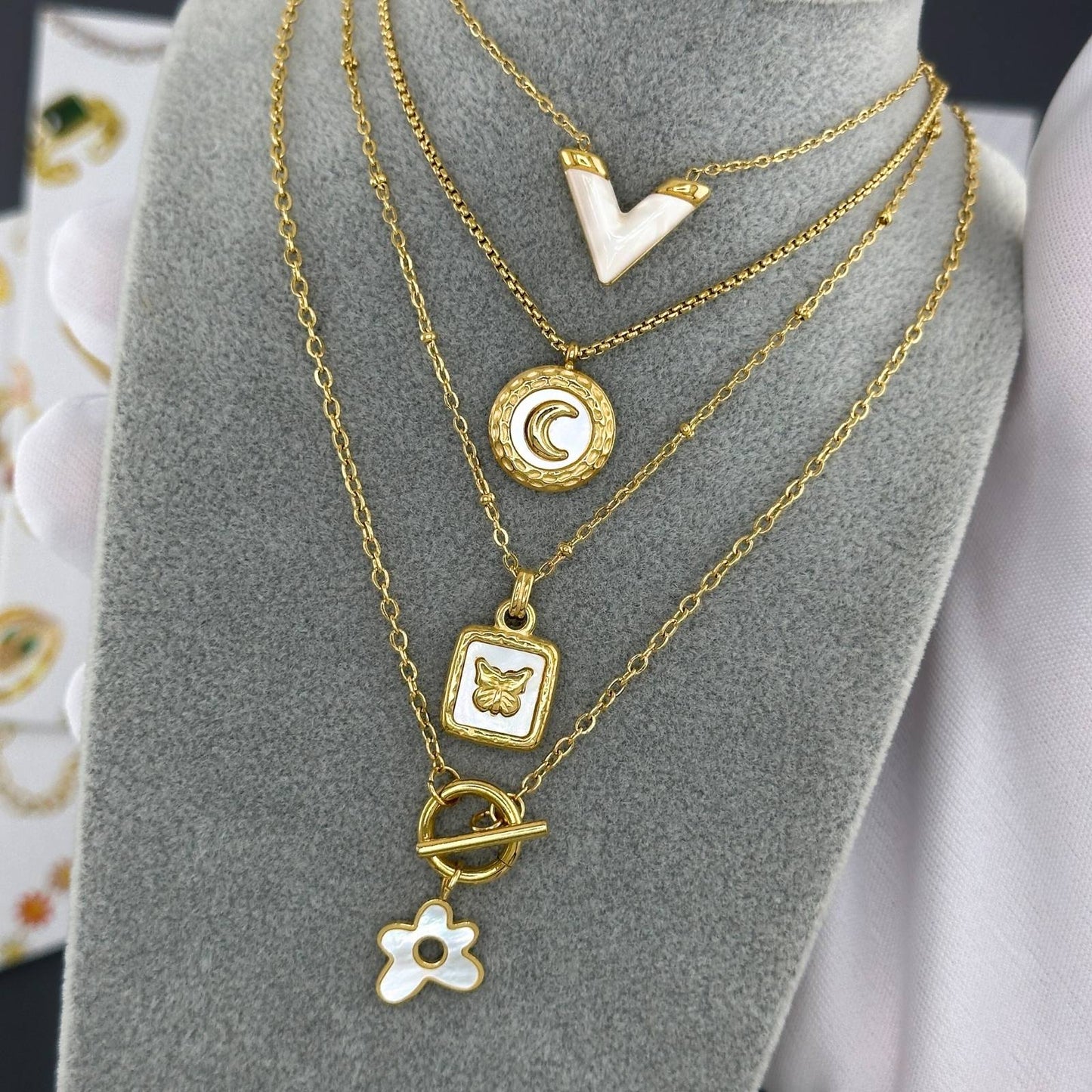 18K gold plated Stainless steel  Letter V necklace, Intensity 87870-0